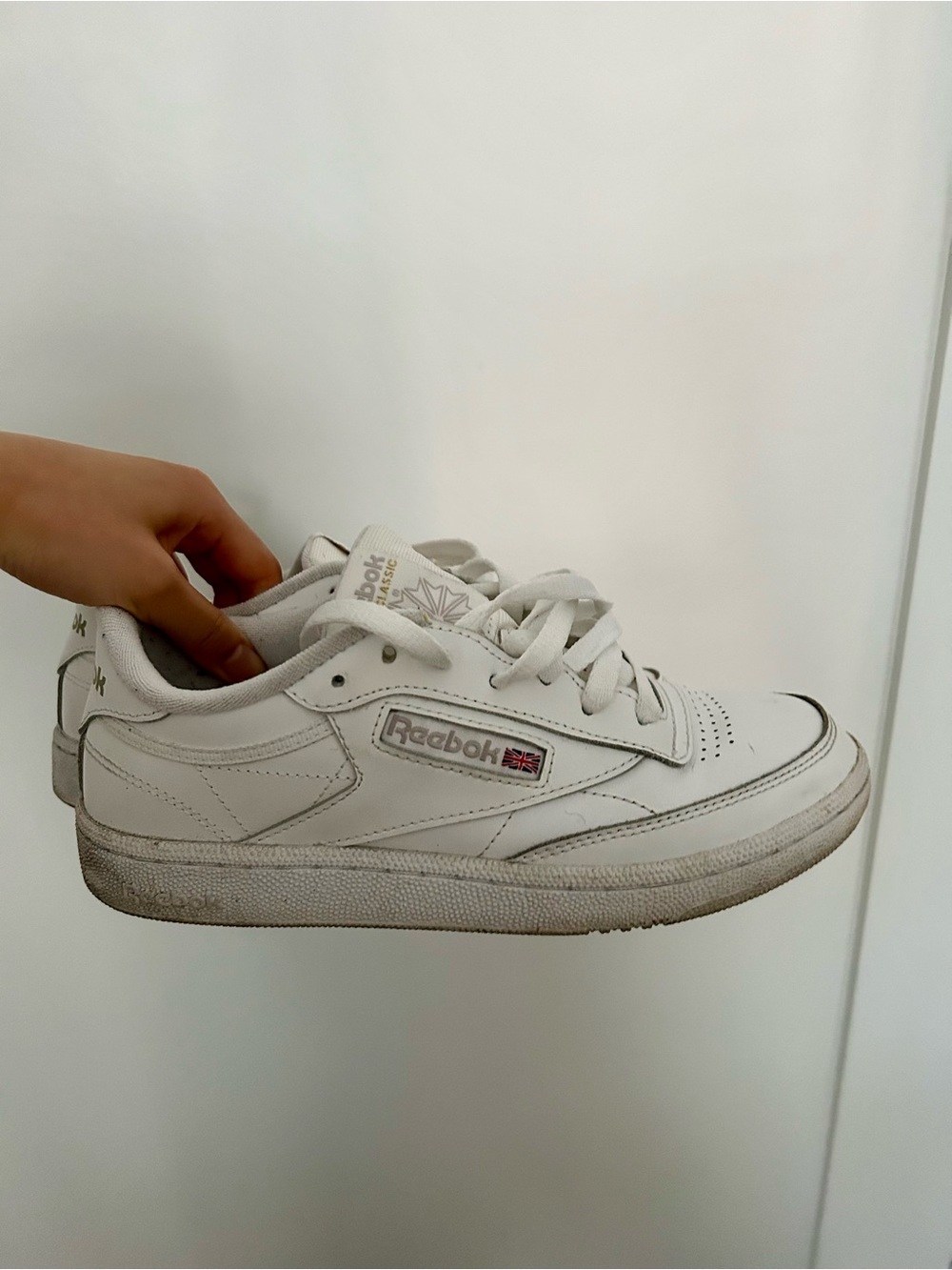 Reebok women’s size US7' Classic White Leather Sneakers